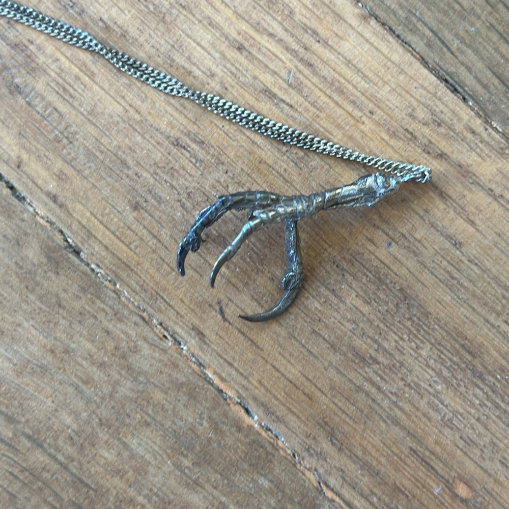 Vintage talon eagle claw iconic witchy gothic statement dainty pendant necklace - Picture 9 of 9